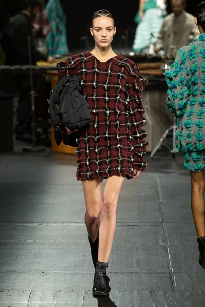 Look 19